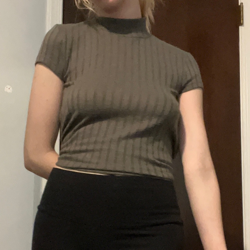 4 Fall Shirts/Sweaters! - Picture 7 of 11